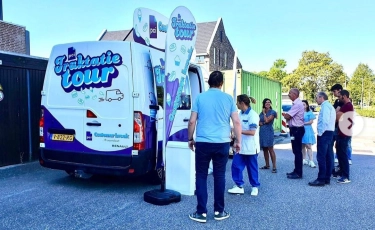 Een ijsje uit de Toffe Traktatiebus